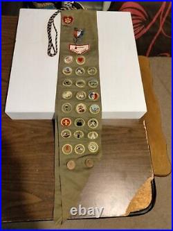 BOY SCOUT 30 SASH With25 PATCHES, 2 PINS & MEDAL BELONGED TO JOHN E. STRAUSS 1957