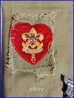 BOY SCOUT 30 SASH With25 PATCHES, 2 PINS & MEDAL BELONGED TO JOHN E. STRAUSS 1957